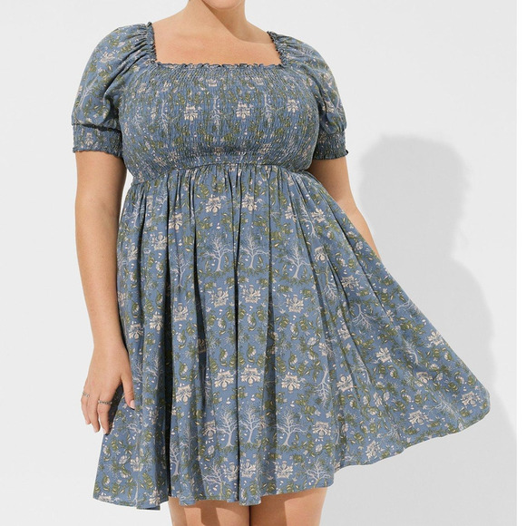 Torrid Plus Size 2 Outlander Mini Challis Smocked Floral Tree Dress with Pockets - Picture 3 of 4